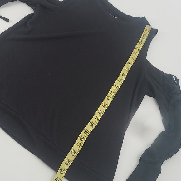 Soho New York & Company Black Cold Shoulder Top - Picture 6 of 8